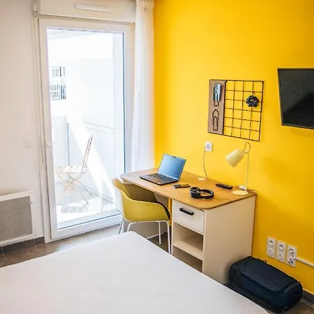 Twenty Business Flats Angely Hotel