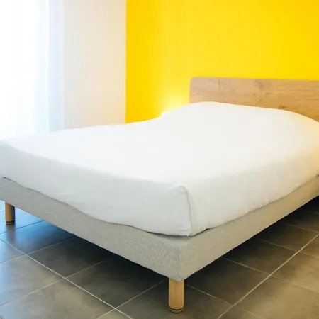 Hotel Twenty Business Flats Angely 3*