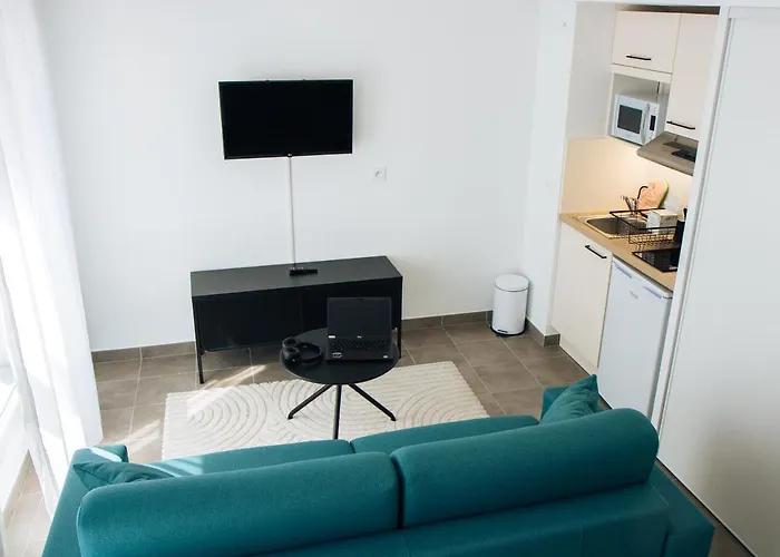 Twenty Business Flats Angely 3* Nice