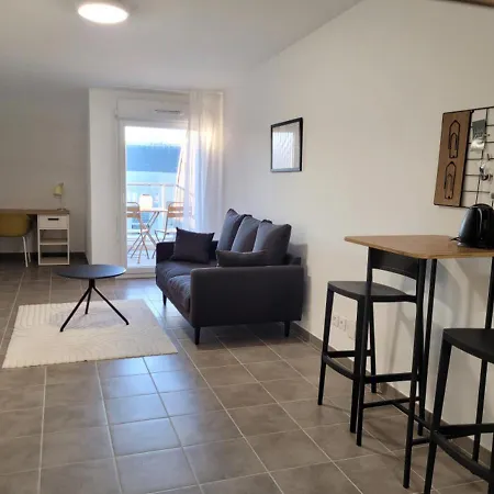 Twenty Business Flats Angely 3*