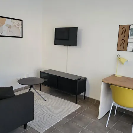 Twenty Business Flats Angely 3* 니스