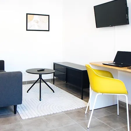 Twenty Business Flats Angely 3*