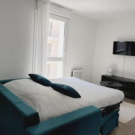 Twenty Business Flats Angely 호텔 3*