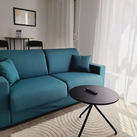 Twenty Business Flats Angely 3* Nizza