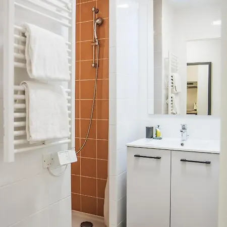 Twenty Business Flats Angely 3*