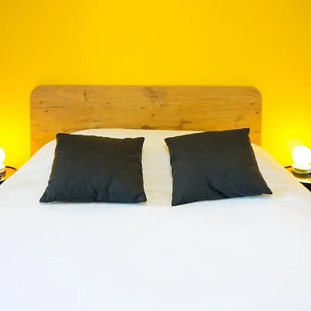 Twenty Business Flats Angely 3* Niza