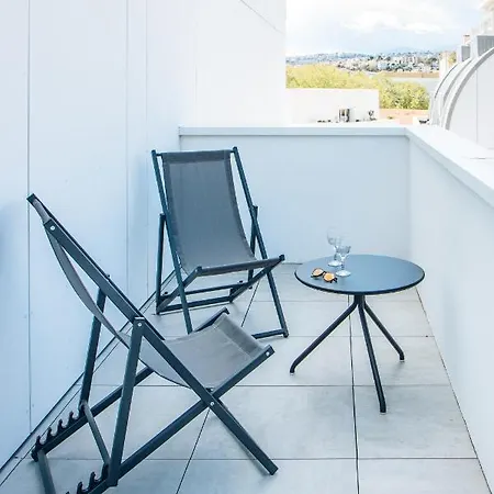 Twenty Business Flats Angely Hotel