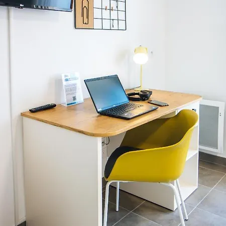 Twenty Business Flats Angely 3* 니스