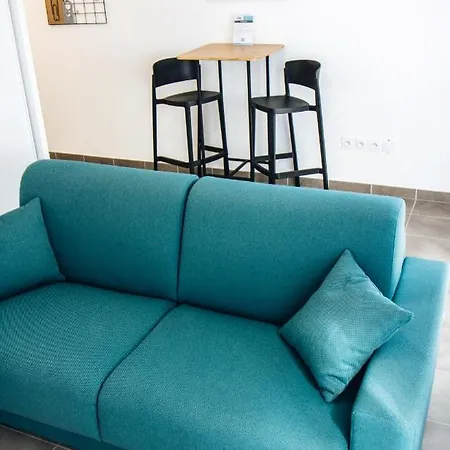 Twenty Business Flats Angely