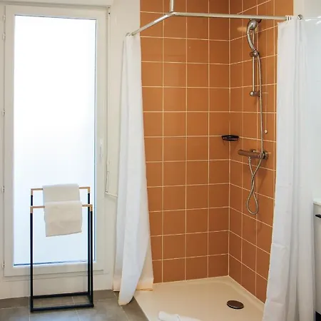 Twenty Business Flats Angely