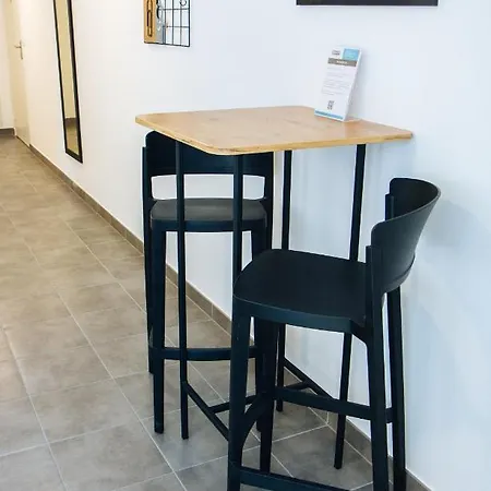 Twenty Business Flats Angely 3*