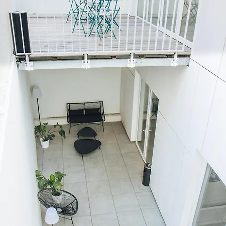Twenty Business Flats Angely ניס
