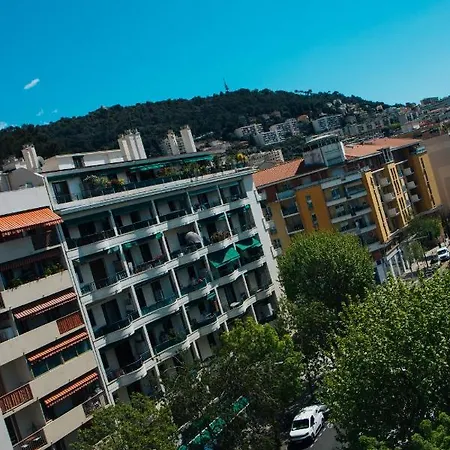 Twenty Business Flats Angely