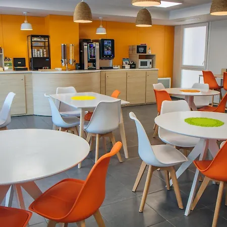 Twenty Business Flats Angely ניס