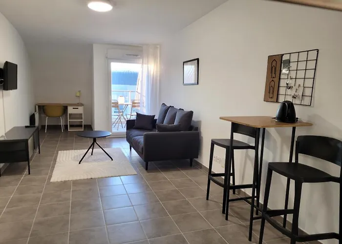 Twenty Business Flats Angely 3*
