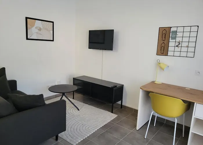 Twenty Business Flats Angely 3* 니스