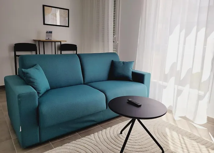 Twenty Business Flats Angely 3* Nice