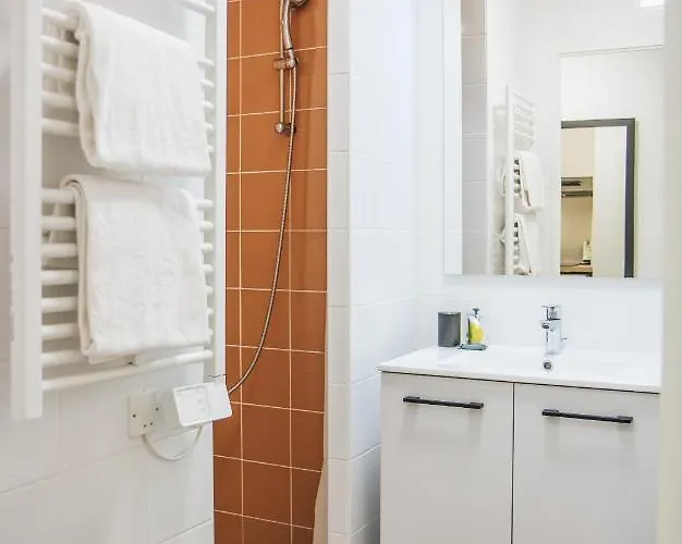 Twenty Business Flats Angely 3*