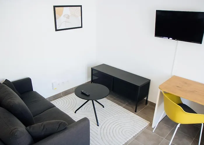 Twenty Business Flats Angely Otel 3*