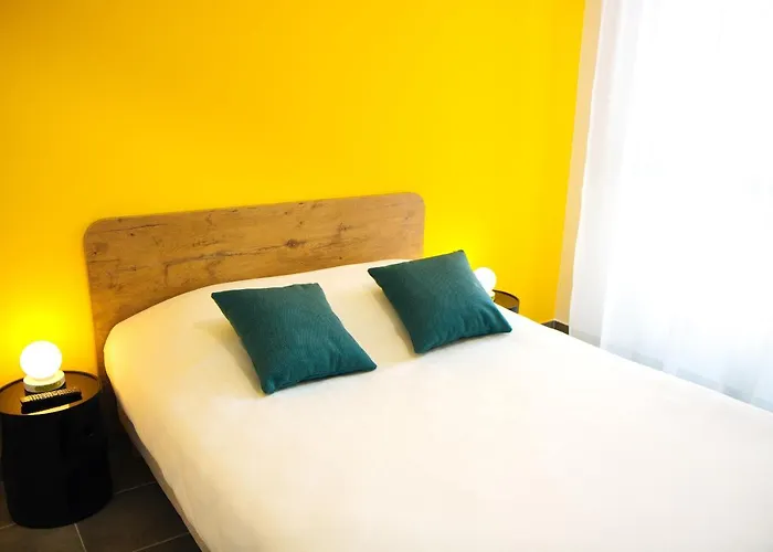 Twenty Business Flats Angely 3* 니스