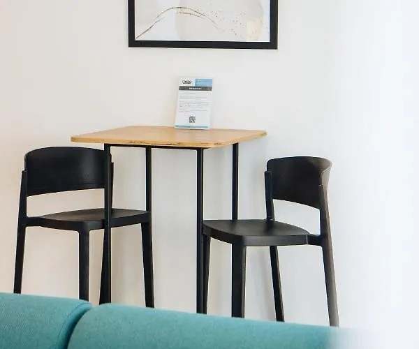 Twenty Business Flats Angely 3*
