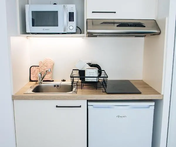 Twenty Business Flats Angely 3*