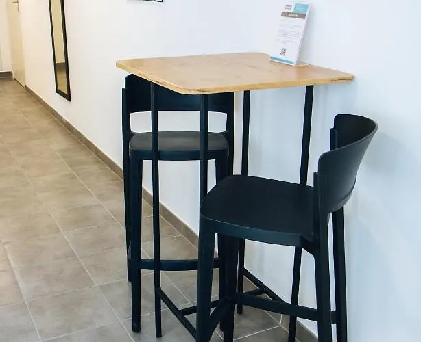 Twenty Business Flats Angely 3*