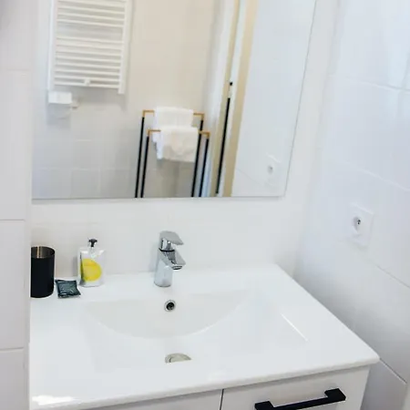 Twenty Business Flats Angely Hotel