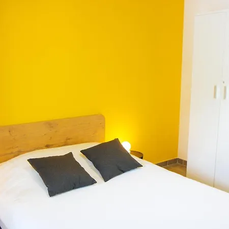 Twenty Business Flats Angely Hotel